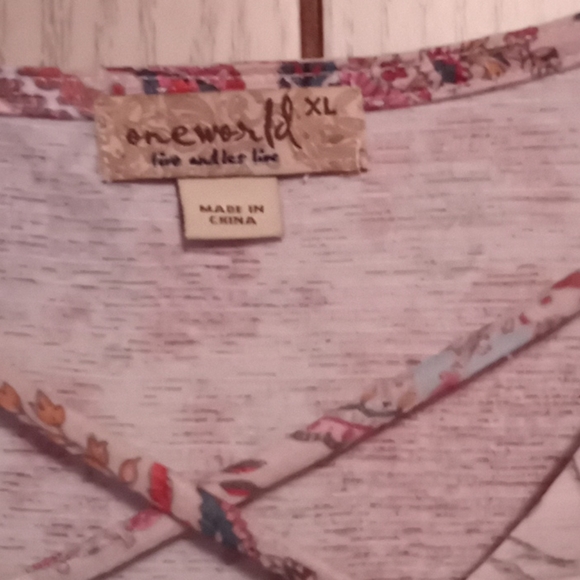 One World Top - Picture 2 of 7